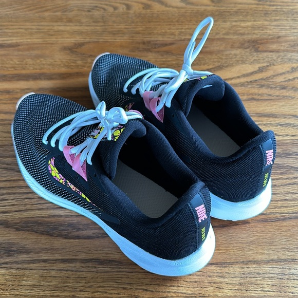 Nike Women's Downshifter 9 SE Black Light Pink Running Shoes 9 - Picture 3 of 11